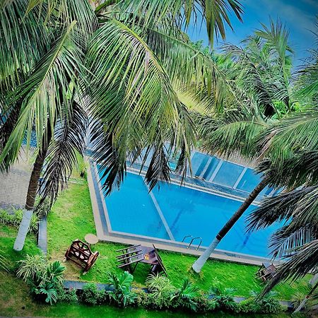 Nilaveli Hybrid Holiday Hotel Exterior foto